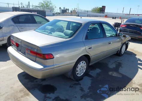 1999 Toyota Camry Le z USA, uszkodzony, nr VIN 4T1BG22K7XU449270
